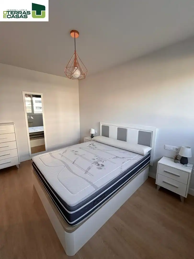 Habitación de Piso de alquiler en Pontevedra Capital  con Calefacción, Terraza y Trastero