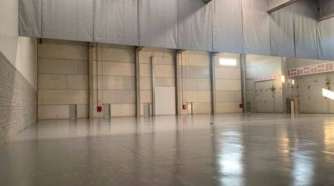 Nave con muelles de carga