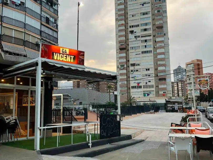 Vista exterior de Local en venta en Juzgados - Plaza de Toros