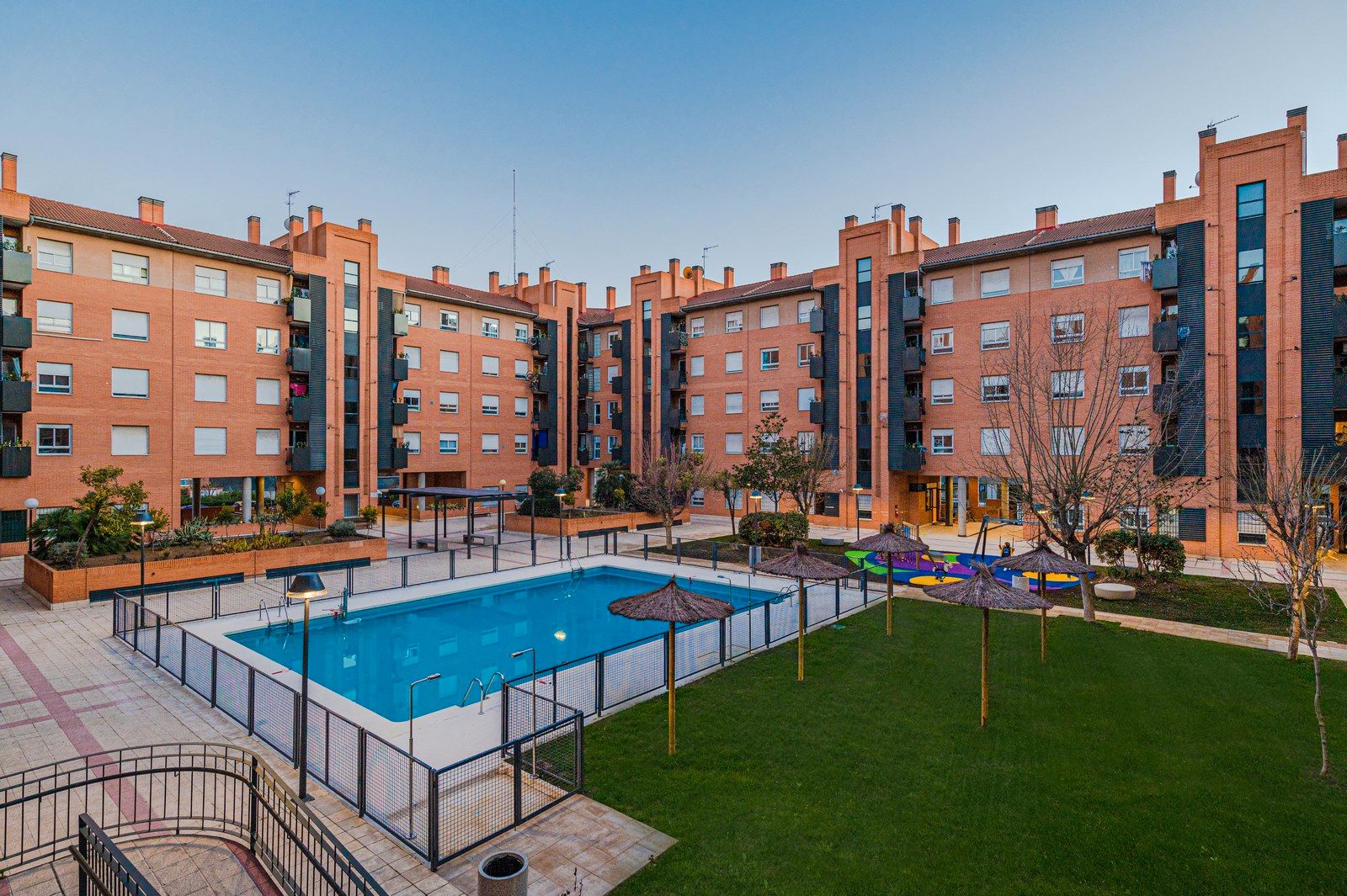Exterior view of Flat to rent in  Madrid Capital  with Parquet flooring and Storage room