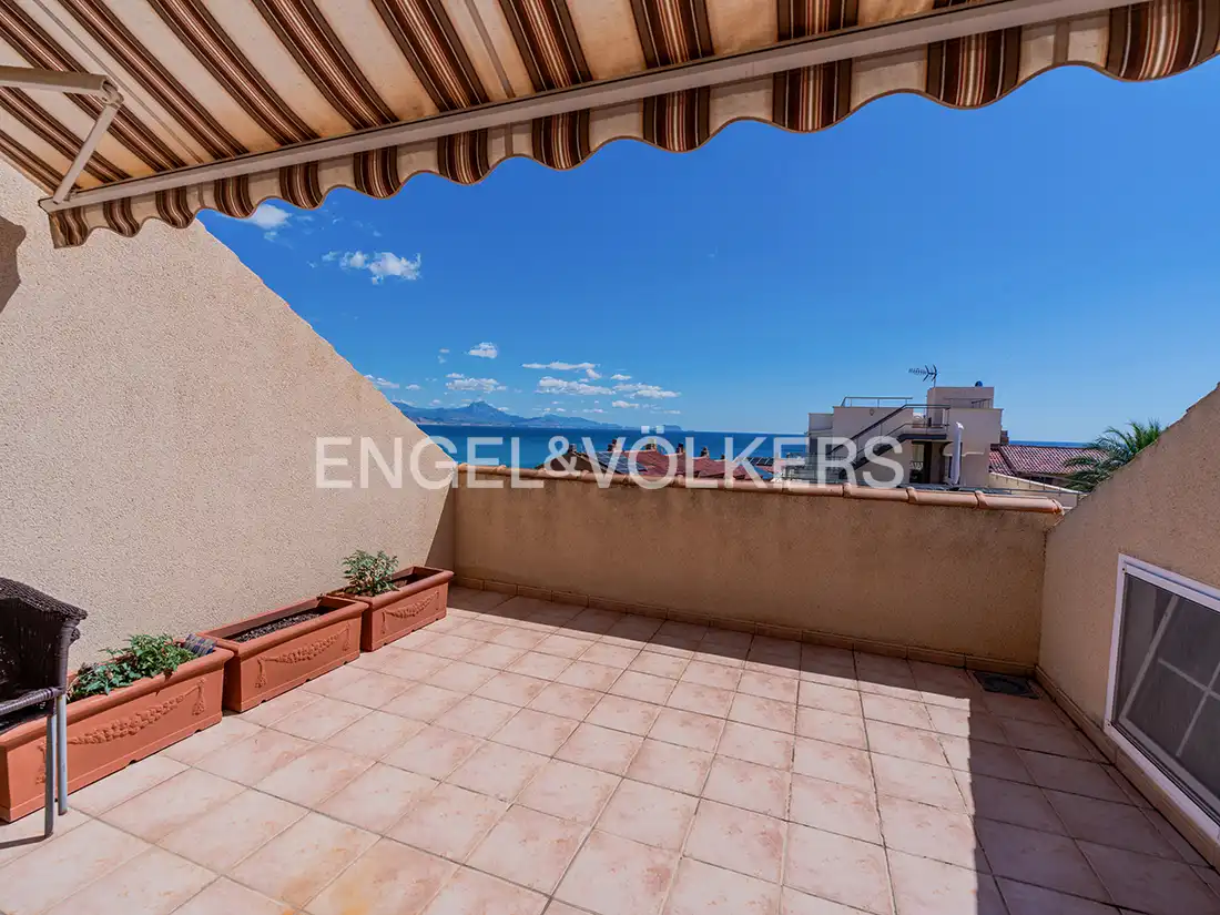 Terrassa de Casa o xalet en venda en Alicante / Alacant amb Aire condicionat, Calefacció i Jardí privat
