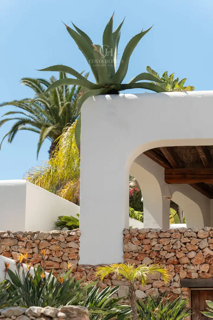 Vista exterior de Casa o xalet en venda en Moraira amb Aire condicionat, Calefacció i Jardí privat