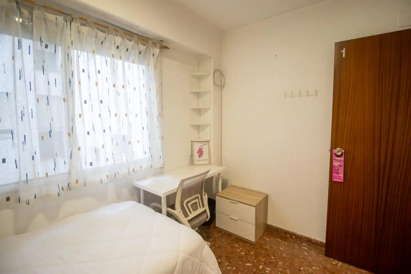Bedroom of Flat for share in Valencia  with Air Conditioner and Furnished