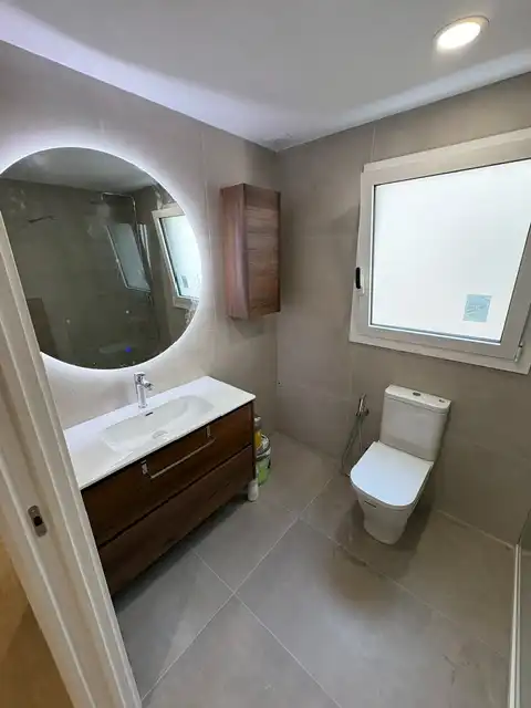 Badezimmer von Wohnung zum Verkauf in Barcelona mit Klimaanlage, Heizung und Parkett