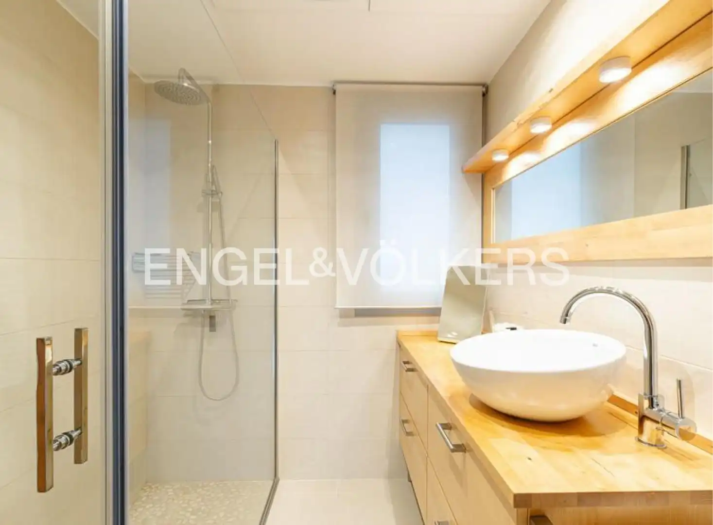 Bathroom of Flat for rent in Majadahonda  with Air Conditioner, Heating and Private garden