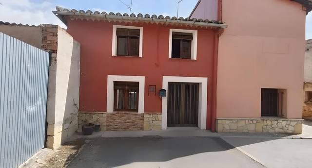 Casa adosada en Venta en Madrigal del Monte