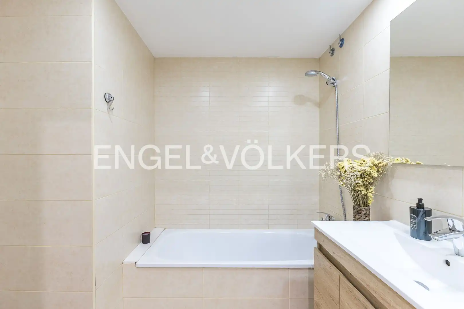 Baño de Piso en venta en Esplugues de Llobregat con Aire acondicionado, Calefacción y Jardín privado