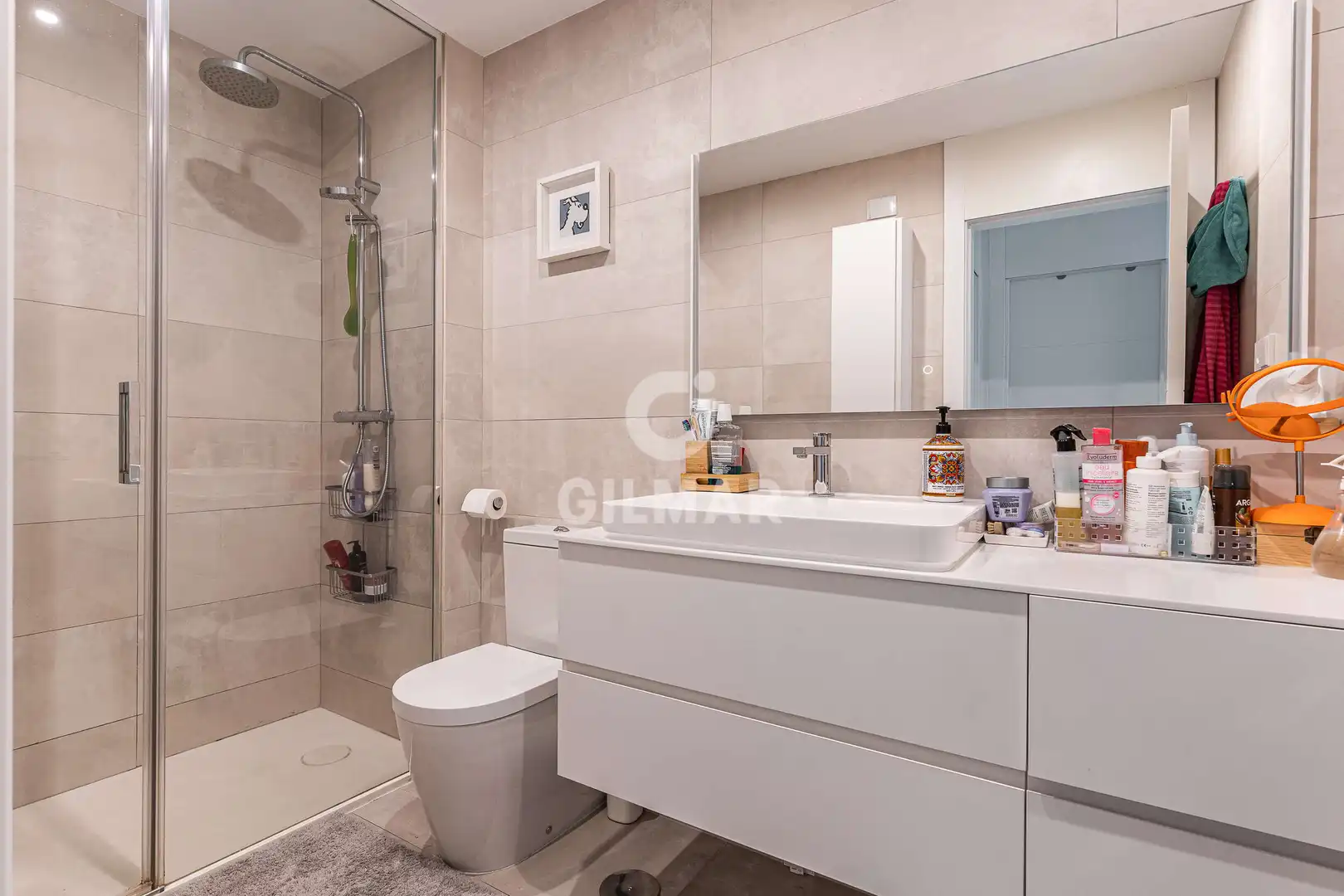 Badezimmer von Einfamilien-Reihenhaus zum Verkauf in Madrid mit Heizung, Privatgarten und Schwimmbad