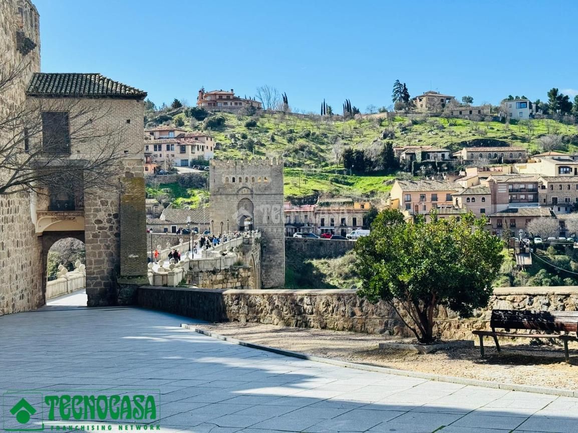 Vista exterior de Casa adosada en venda en  Toledo Capital amb Calefacció, Parquet i Traster