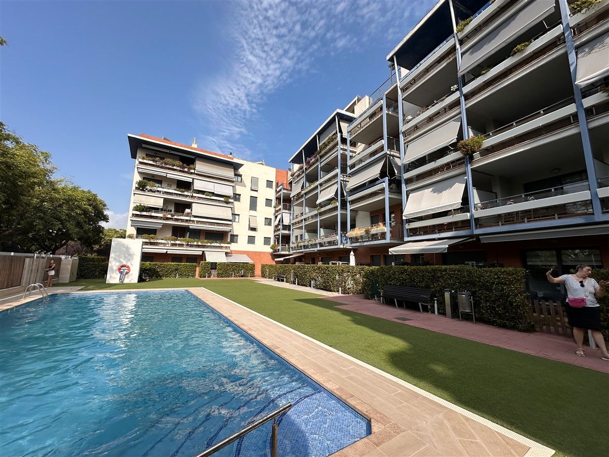 Piscina de Apartament de lloguer en Cambrils amb Aire condicionat, Calefacció i Terrassa