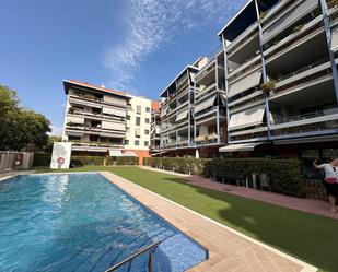 Piscina de Apartament de lloguer en Cambrils amb Aire condicionat, Calefacció i Terrassa