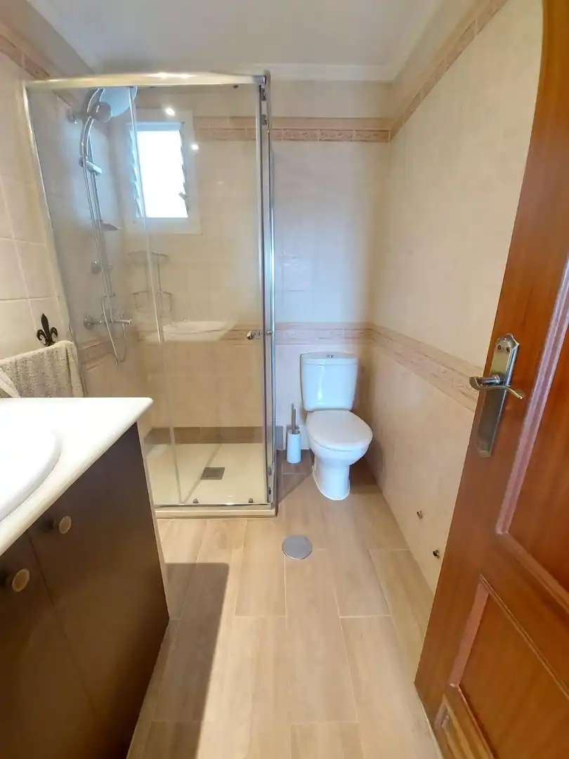 Baño de Piso en venta en Dos Hermanas con Aire acondicionado, Calefacción y Terraza