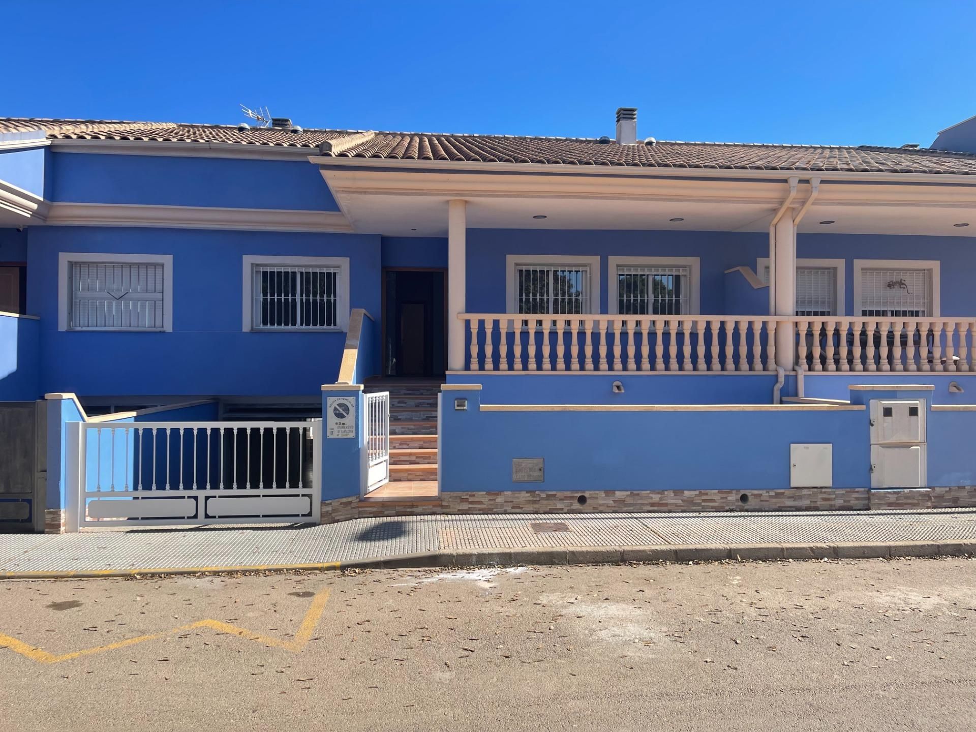 Vista exterior de Casa adosada en venda en Cartagena amb Jardí privat, Terrassa i Balcó