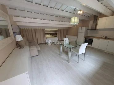Casa aparellada en venda a Centre
