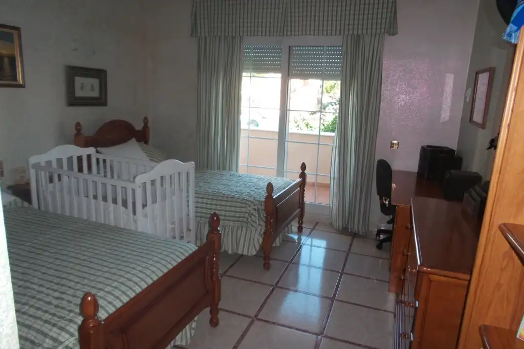 Dormitori de Casa o xalet en venda en Alhaurín de la Torre amb Aire condicionat, Jardí privat i Piscina