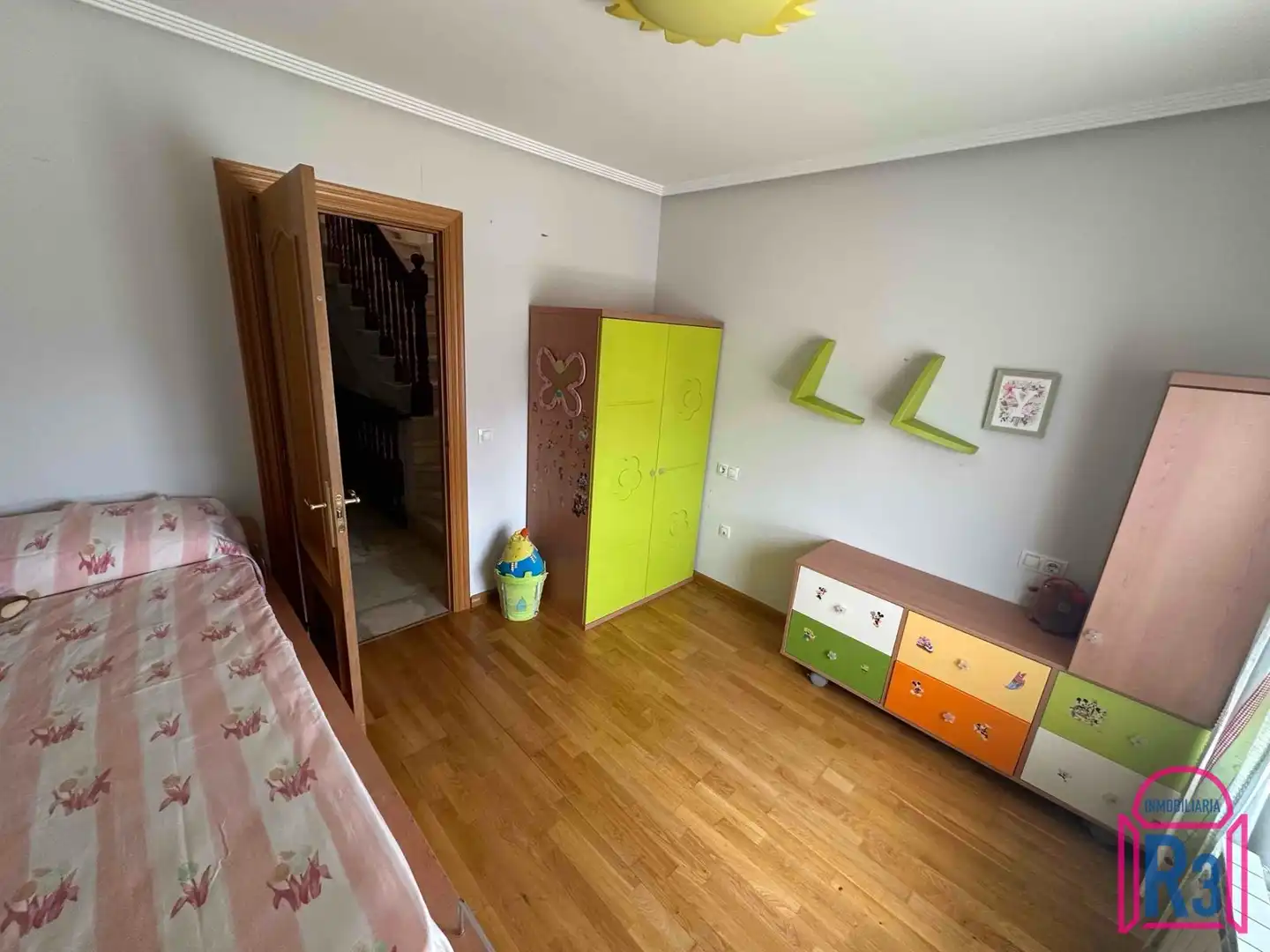 Habitación de Casa adosada en venta en Villaquilambre con Calefacción, Piscina y Amueblado