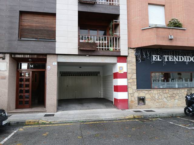 Garaje en Venta en Gijón - CL PINTOR MAROLA, 14 en El Bibio - Parque