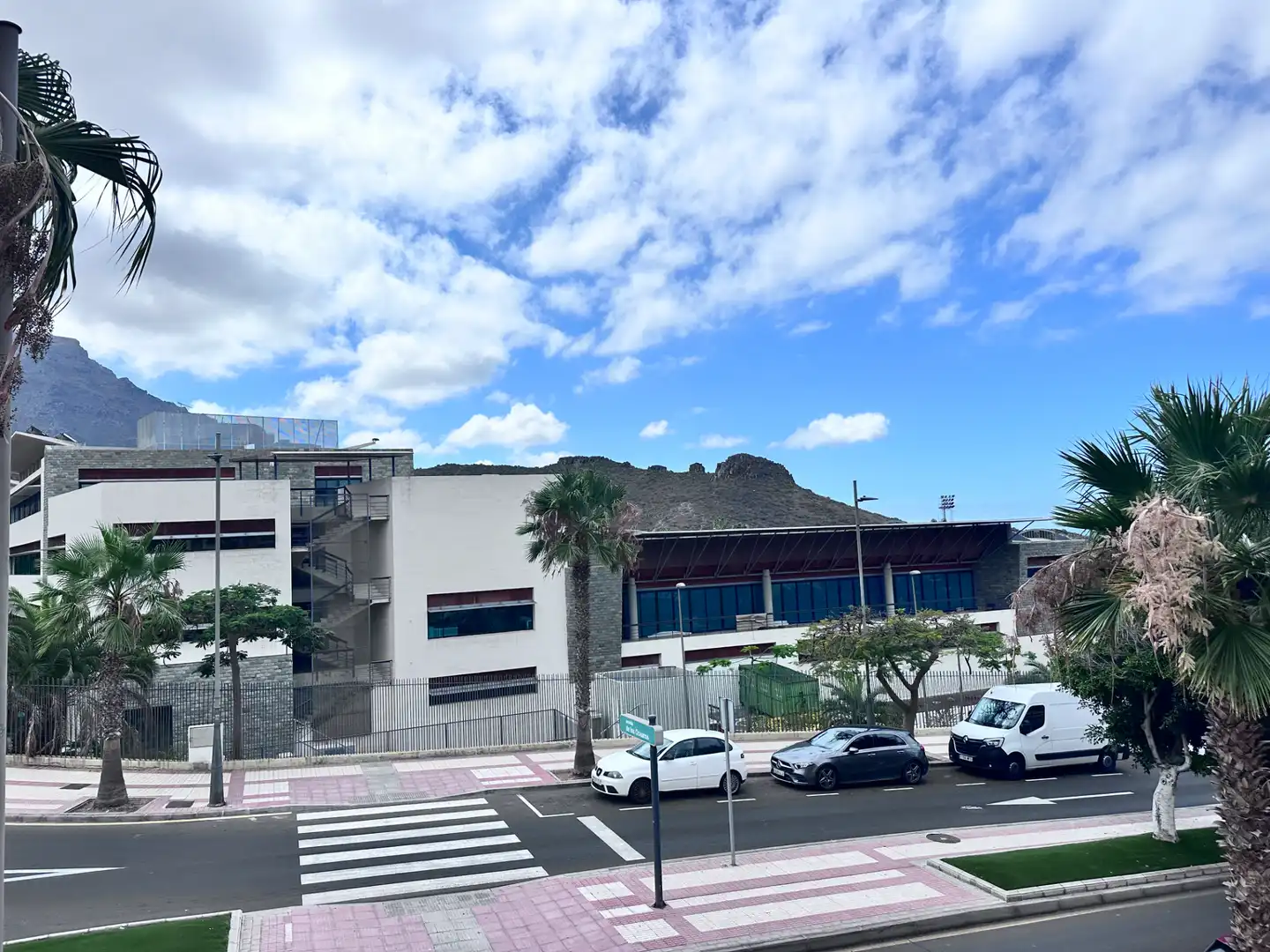 Vista exterior de Pis en venda en Adeje amb Balcó i Piscina comunitària