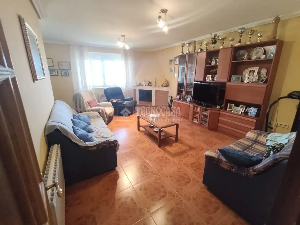 Sala de estar de Casa adosada en venta en Suances con Calefacción, Jardín privado y Trastero