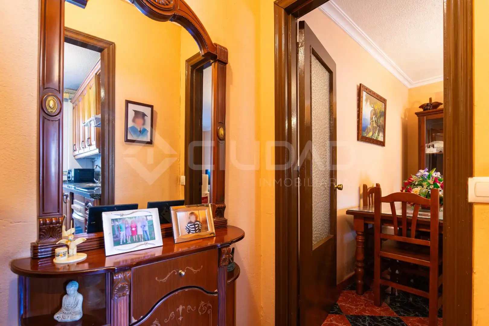 Flat for sale in Sevilla  with Air Conditioner