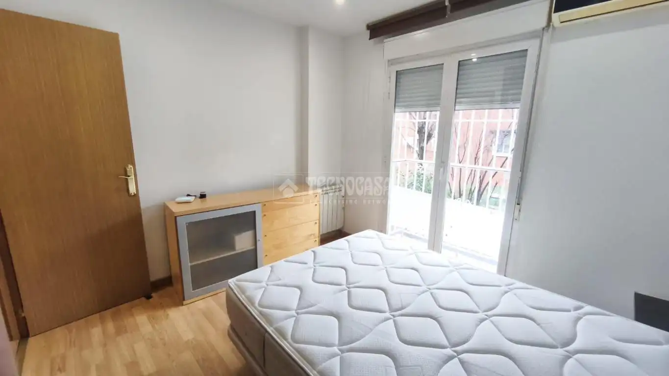 Schlafzimmer von Wohnung zum Verkauf in Madrid mit Klimaanlage und Balkon