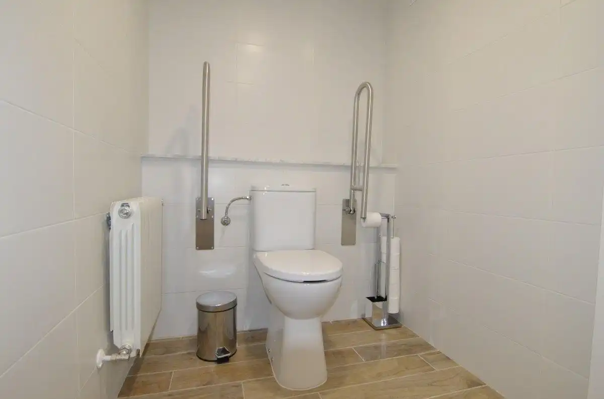 Badezimmer von Büro zur Miete in Salamanca mit Heizung