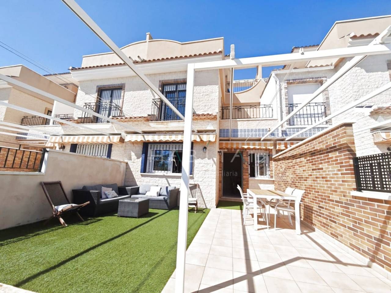 Jardí de Casa adosada en venda en San Pedro del Pinatar amb Aire condicionat, Jardí privat i Terrassa