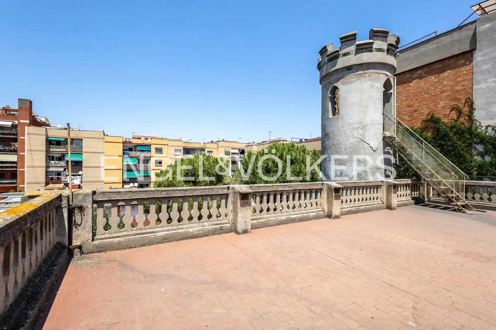 Vista exterior de Casa o chalet en venta en Sant Boi de Llobregat con Aire acondicionado, Calefacción y Jardín privado
