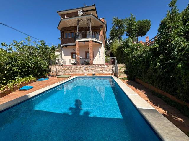 Casa-chalet en Venta en De Toledo en Calalberche