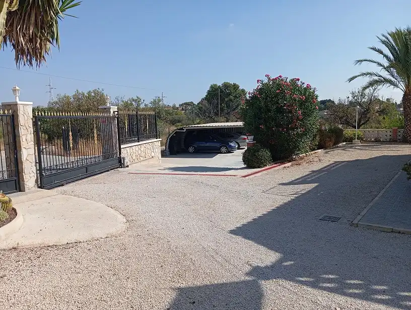 Aparcament de Casa o xalet en venda en Elche / Elx amb Aire condicionat, Jardí privat i Terrassa
