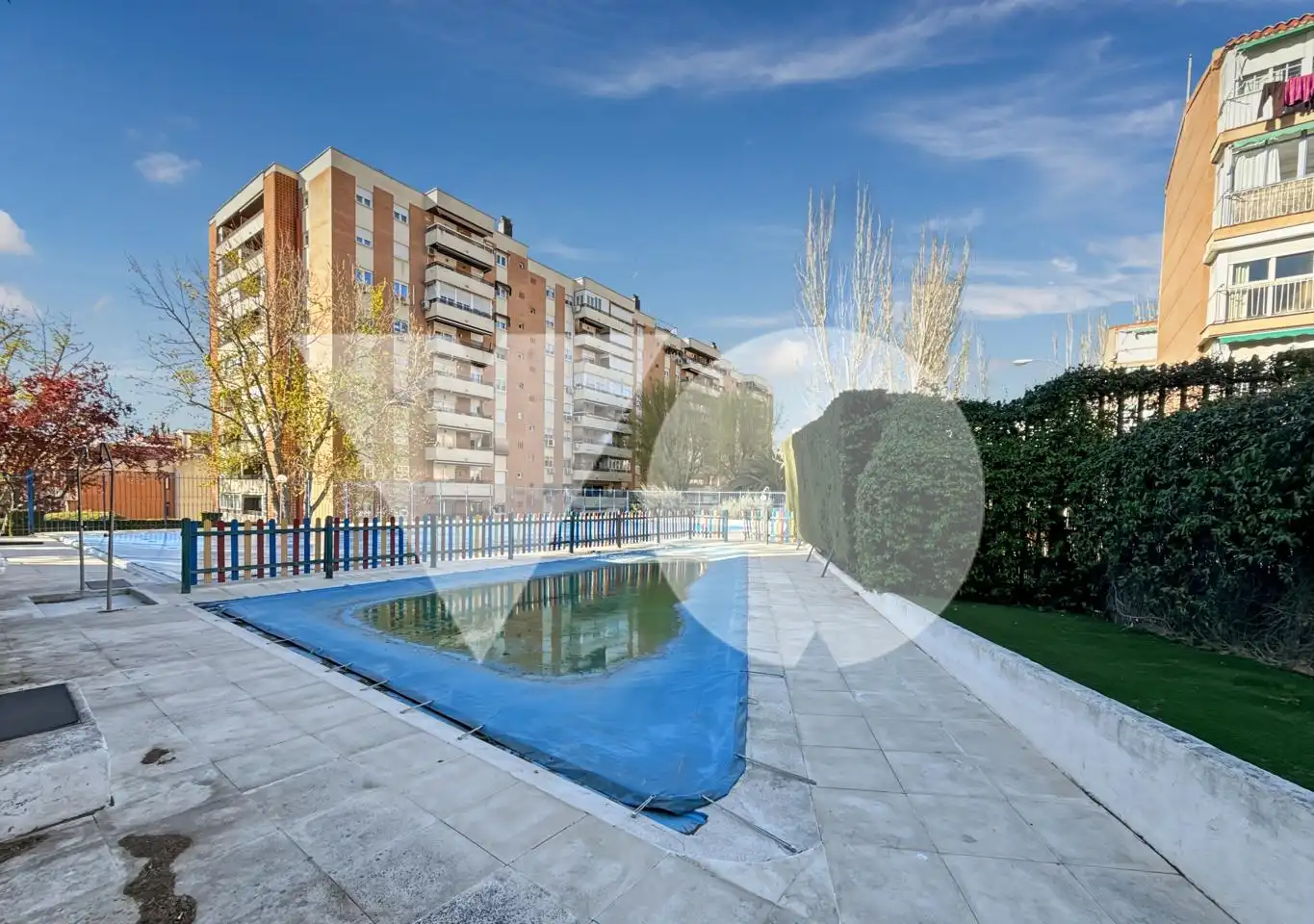 Piscina de Pis en venda en Madrid amb Calefacció, Parquet i Terrassa