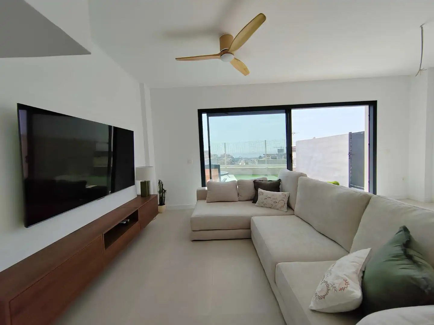 Sala d'estar de Casa o xalet de lloguer en Vélez-Málaga amb Aire condicionat, Terrassa i Piscina