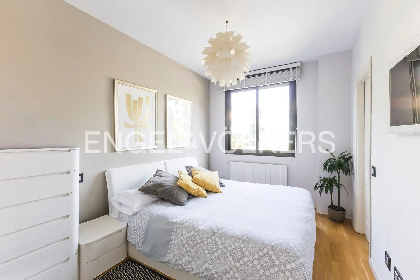Habitación de Piso en venta en Madrid con Calefacción, Parquet y Terraza