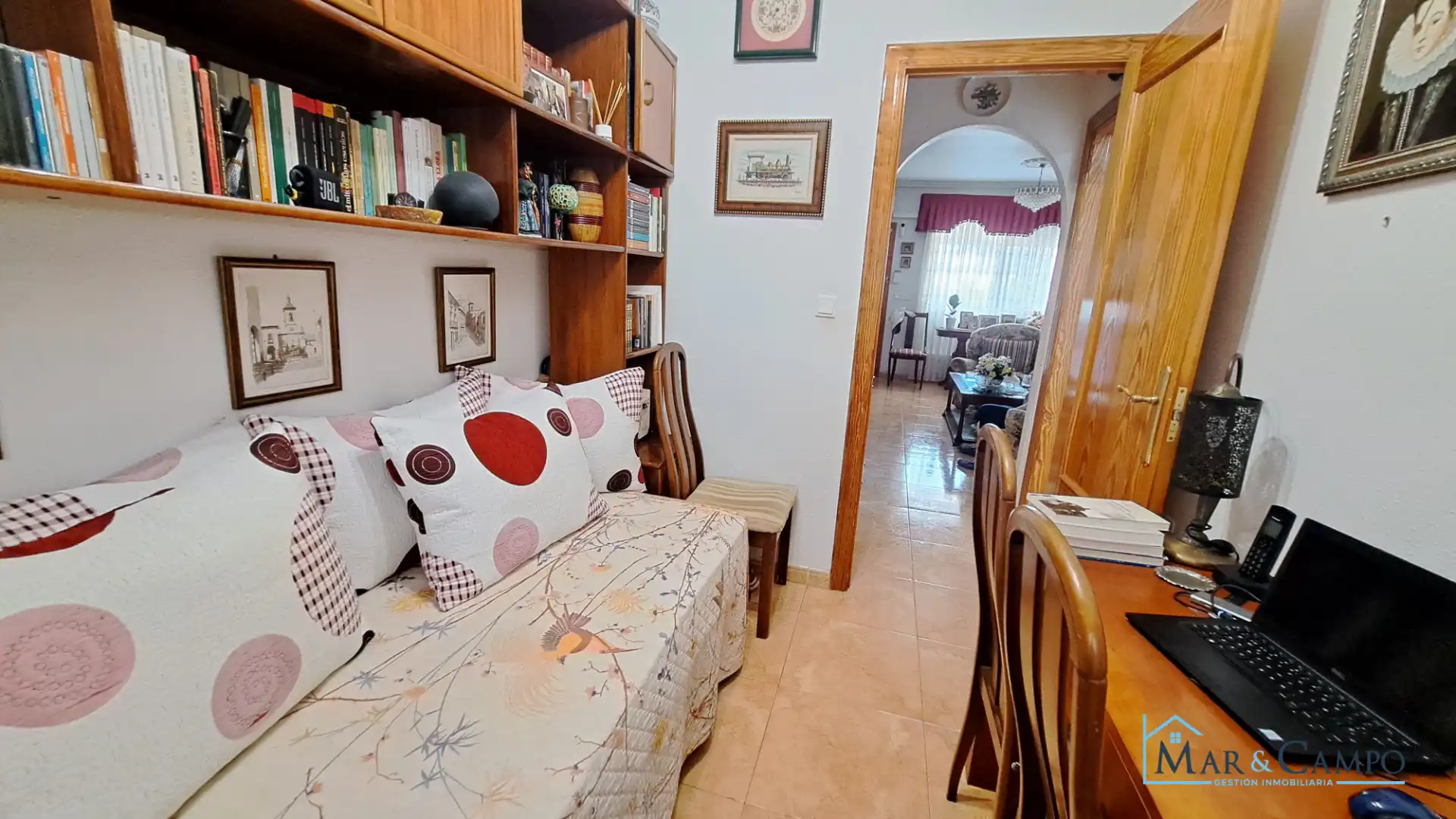 Sala d'estar de Casa adosada en venda en San Javier amb Aire condicionat, Jardí privat i Moblat