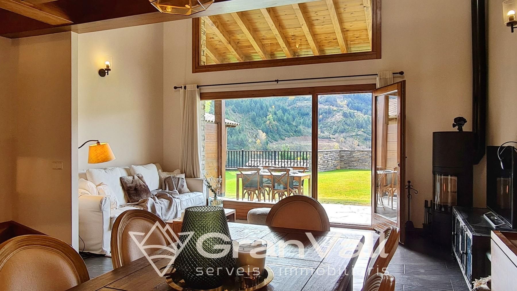 Casa adosada en venda a Montellà i Martinet