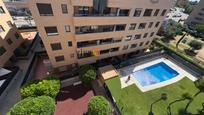 Vista exterior de Pis en venda en Mairena del Aljarafe amb Aire condicionat, Jardí privat i Terrassa