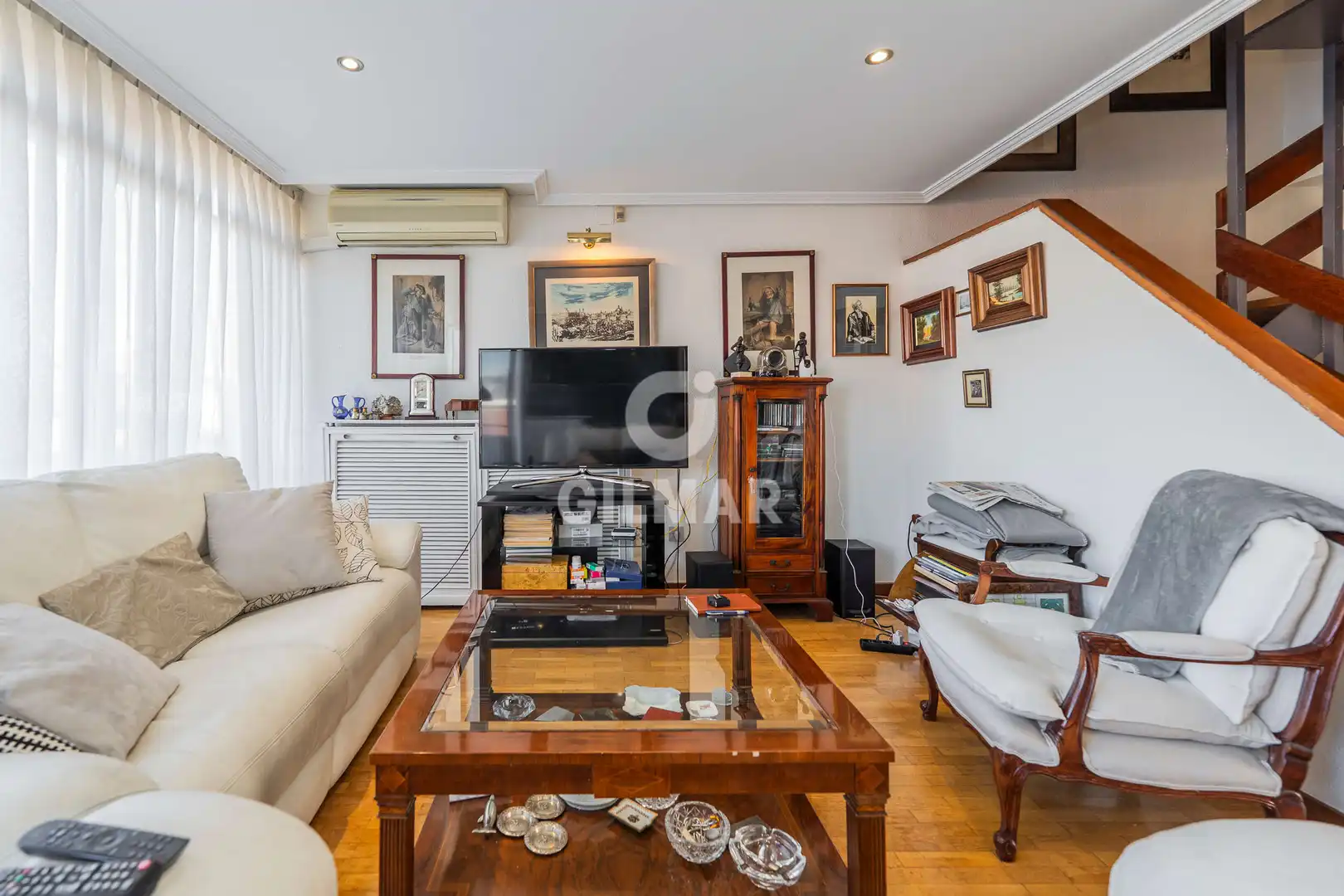 Wohnzimmer von Einfamilien-Reihenhaus zum Verkauf in Pozuelo de Alarcón mit Heizung, Privatgarten und Schwimmbad