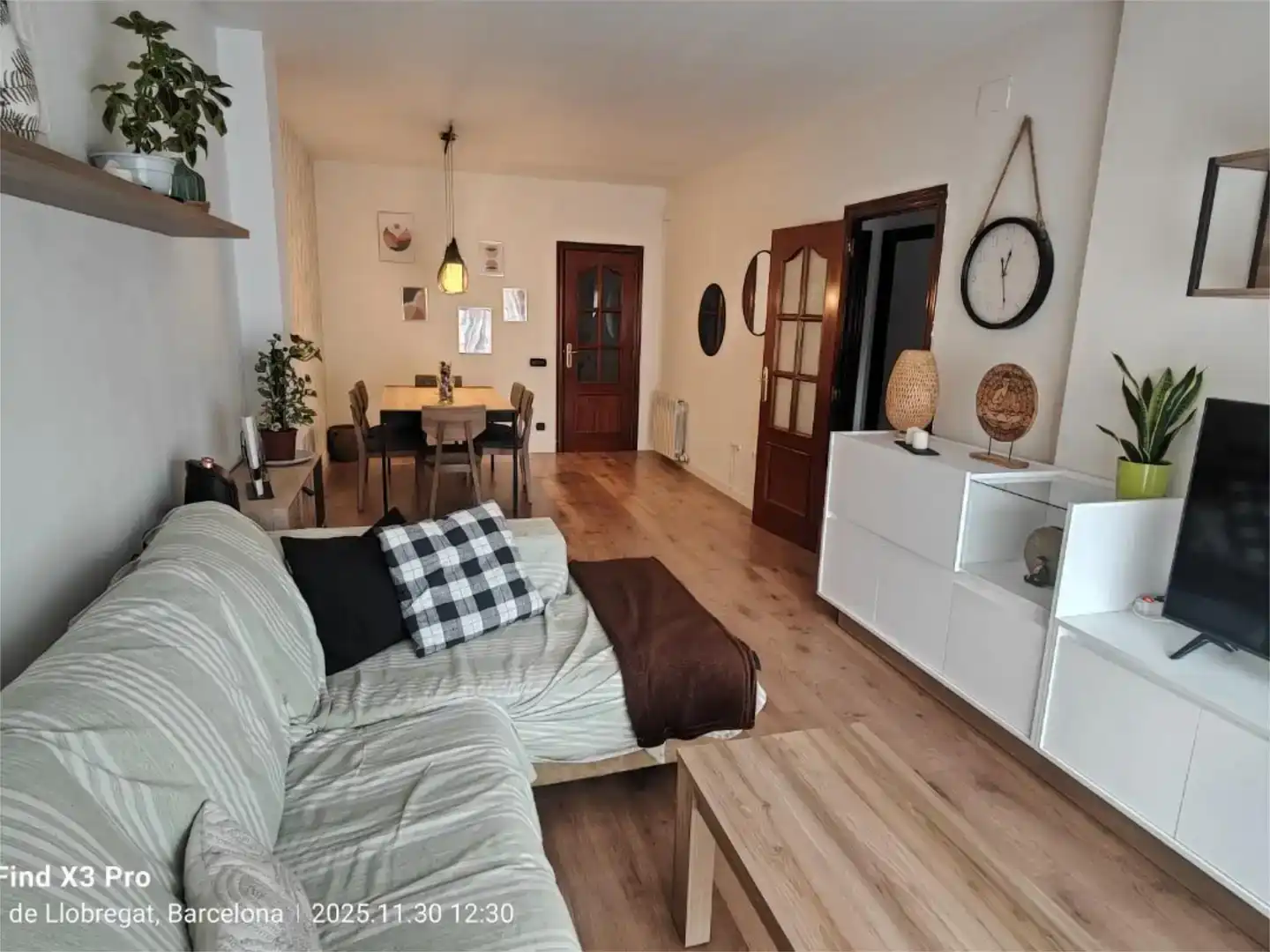 Sala d'estar de Pis en venda en Sant Boi de Llobregat amb Aire condicionat i Balcó