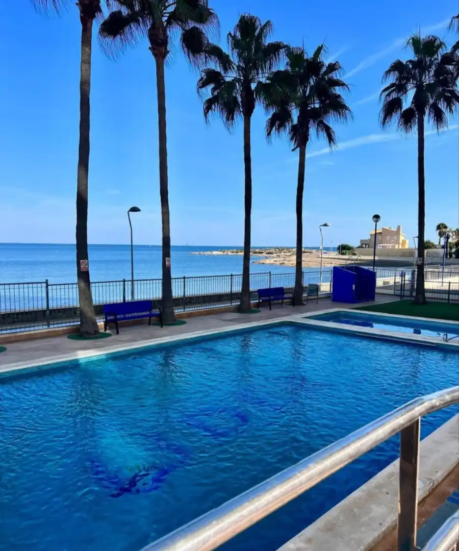 Schwimmbecken von Dachboden zum Verkauf in La Manga del Mar Menor mit Klimaanlage, Abstellraum und Möbliert