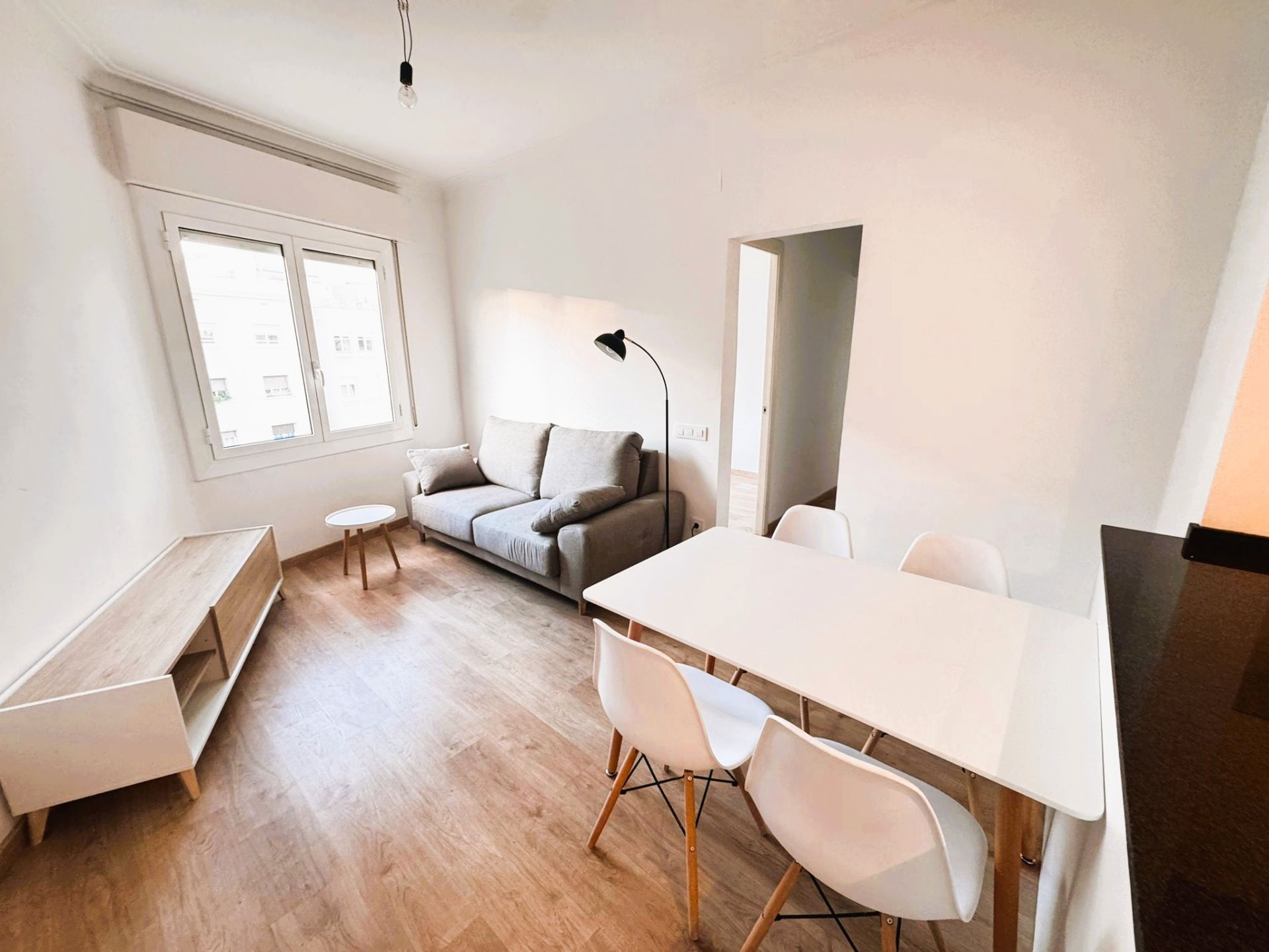 Sala d'estar de Pis de lloguer en  Barcelona Capital amb Parquet, Moblat i Forn