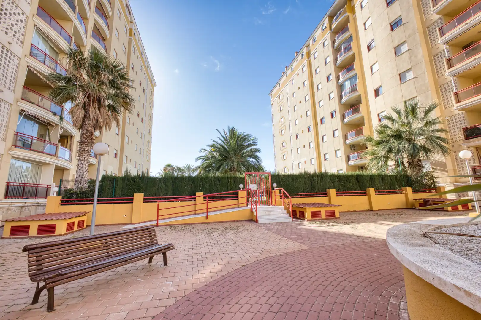 Vista exterior de Piso en venta en Villajoyosa / La Vila Joiosa con Terraza, Horno y Piscina comunitaria