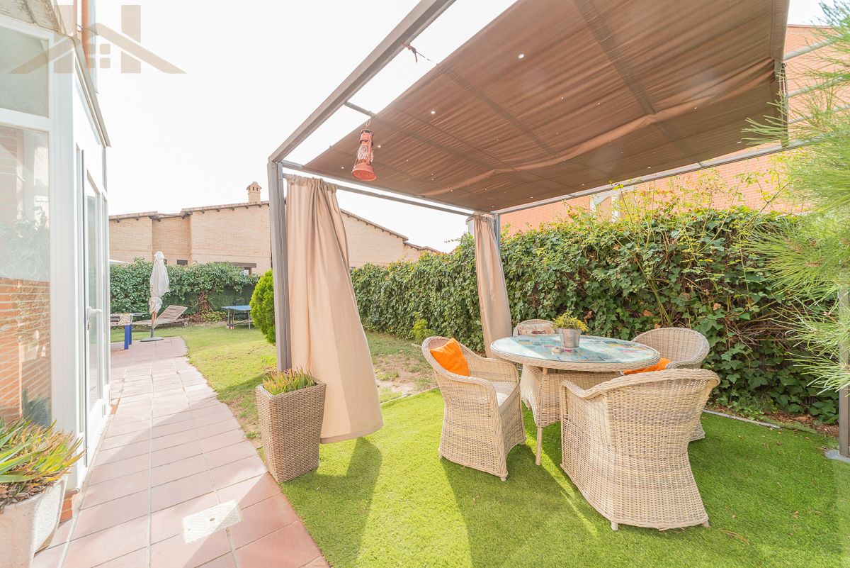 Terrassa de Casa adosada en venda en Moraleja de Enmedio amb Aire condicionat, Calefacció i Jardí privat