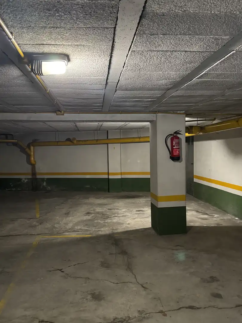 Parking of Garage for rent in Ordes