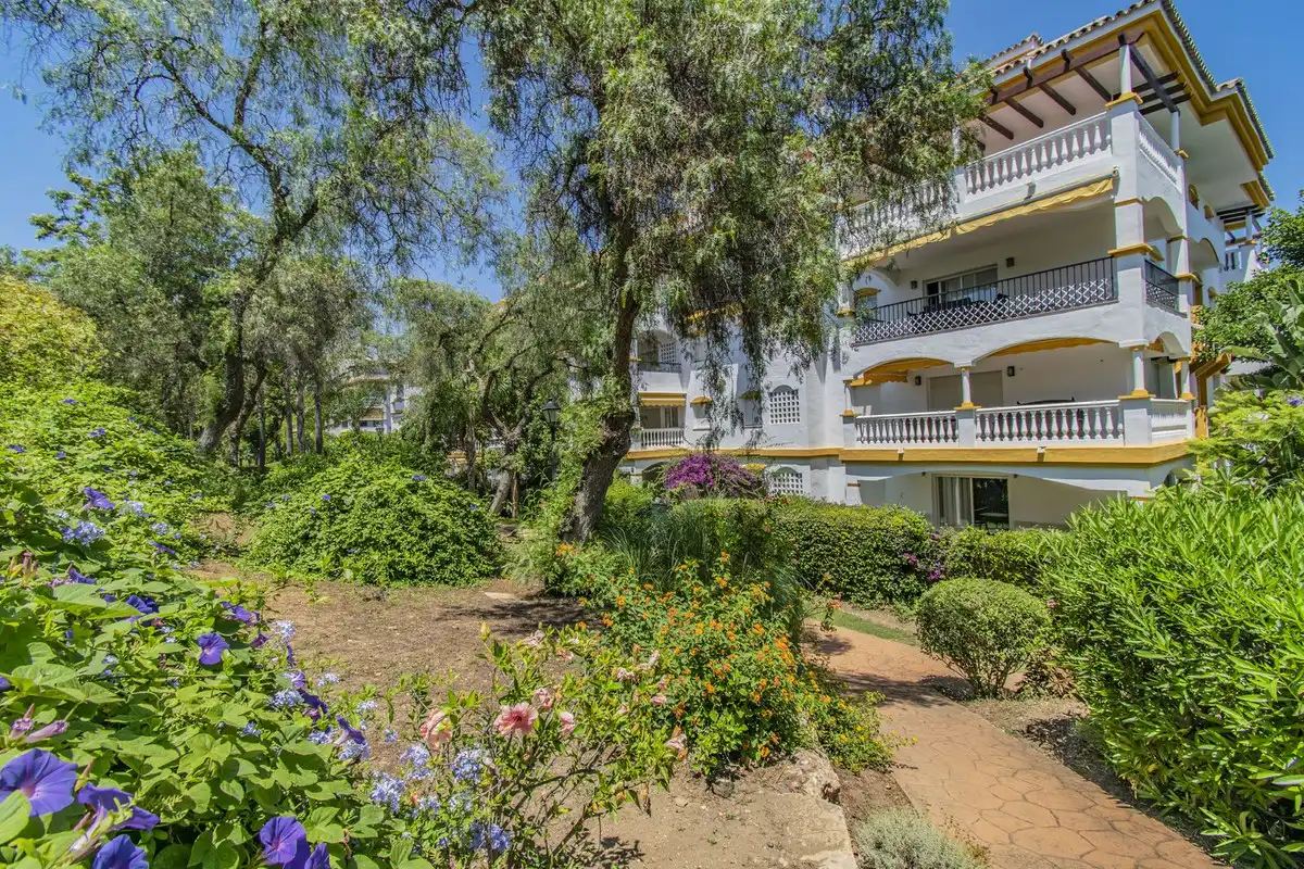 Apartment mit Pool zum Verkauf in Nueva Andalucía, imagen 2