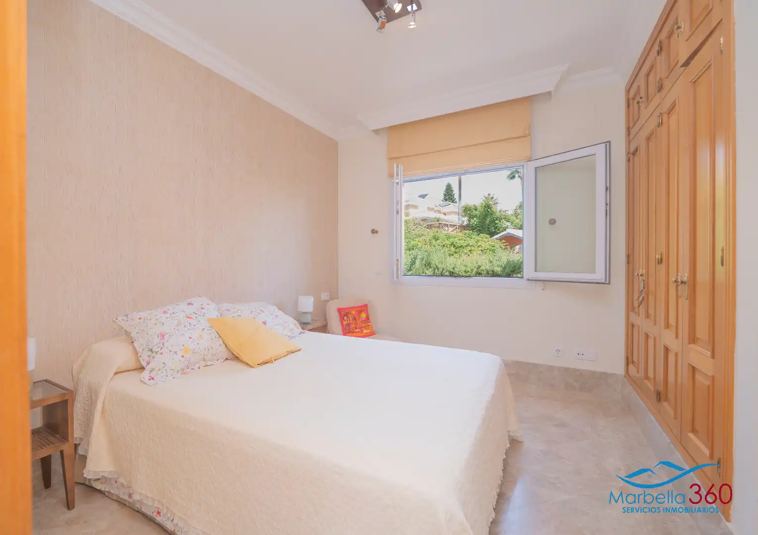 Habitación de Casa adosada en venta en Marbella con Aire acondicionado, Calefacción y Jardín privado