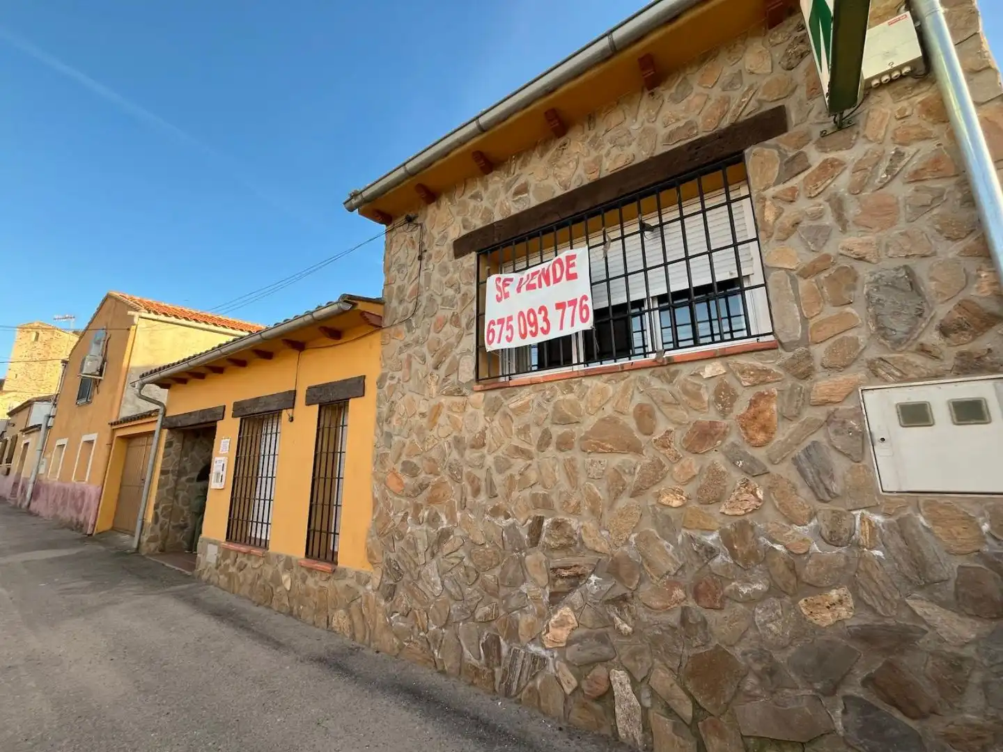 Vista exterior de Casa o xalet en venda en El Campillo de la Jara amb Aire condicionat, Calefacció i Jardí privat