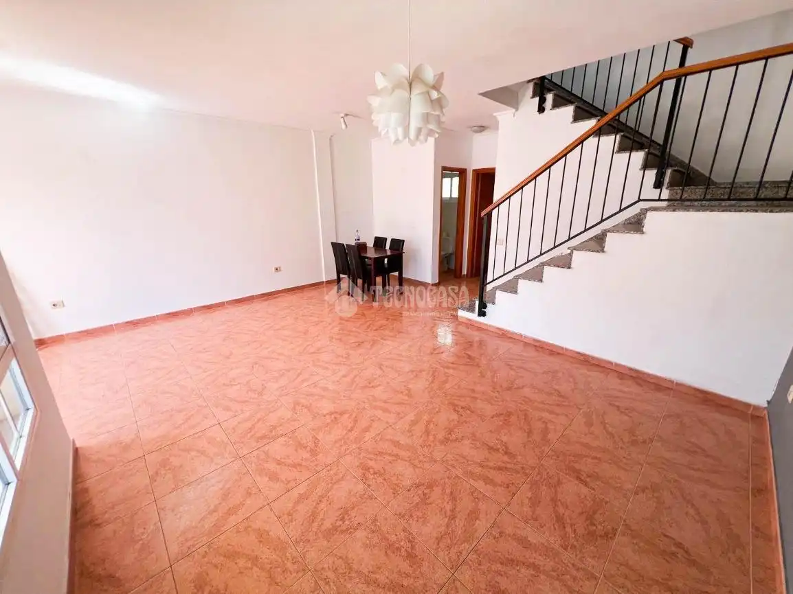 Casa aparellada en venda a Cruce de Arinaga