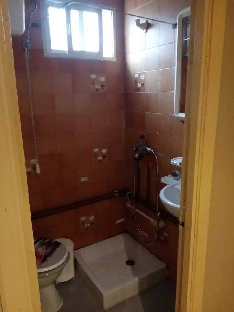 Badezimmer von Geschaftsraum zur Miete in Cervo mit Möbliert