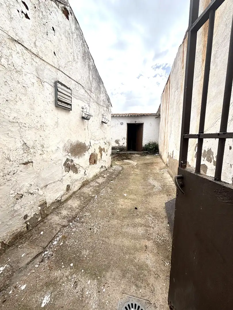 Vista exterior de Casa o xalet en venda en Polán amb Jardí privat i Traster