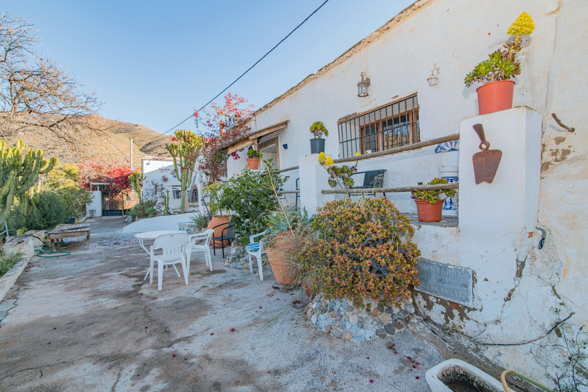 Vista exterior de Finca rústica en venda en Sorvilán amb Jardí privat, Terrassa i Piscina